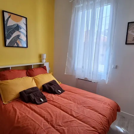 Nice 3 bedroom house near the port - parking/climate/terrace/playroom Отели в г. Ла-Сейн-сюр-Мер