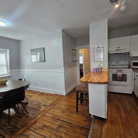 Alice Pet-Friendly Downtown Newport Rental with Parking