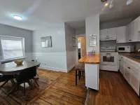 Alice Pet-Friendly Downtown Newport Rental with Parking