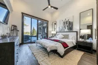 Schaffer's Mill Luxurious Mountain Escape w/ Hot Tub, BBQ, Firepit & EV Charger