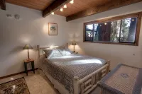 Sky Chalet 3 Bedroom Cabin by Redawning - Chalets