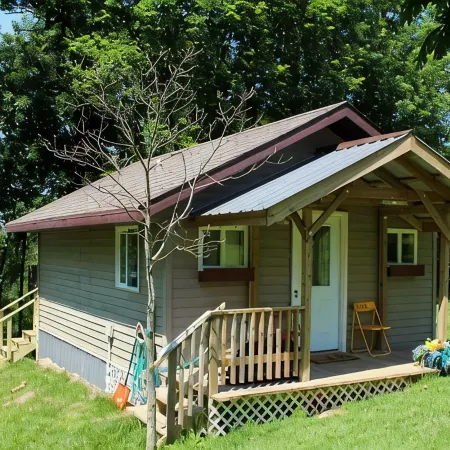 Sunset Studio, Amazing River Views, HOT TUB! New Listing!