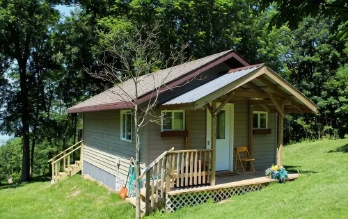 Sunset Studio, Amazing River Views, HOT TUB! New Listing!