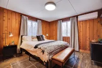 Escape to this secluded rustic luxury cabin nestled in the heart of the woods.