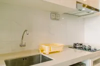 Cozy and Minimalist Studio at Sky House BSD Apartment - 2-Star