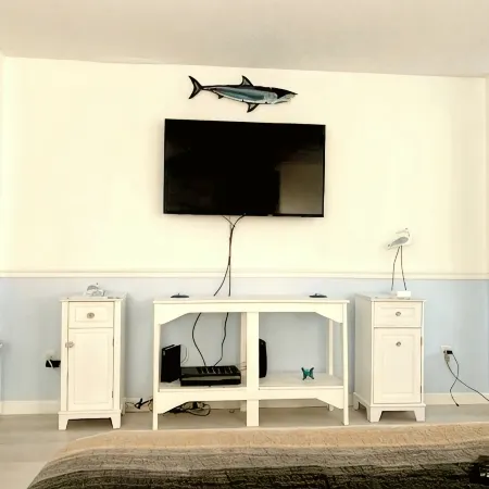 Oceanfront Studio Condo w/private balcony,  full kitchen, honeymoon delight