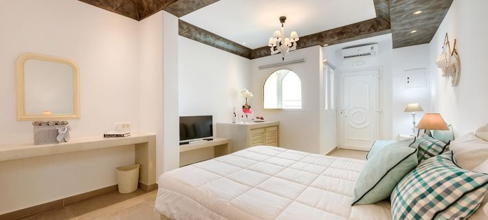 Family Love Suites Hotels in Fira