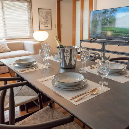 Spacious 120 m² / 4 BRs / Sleeps 8 / 3 min Station
