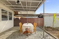 Convenient Room – Walk to Train & Shops
