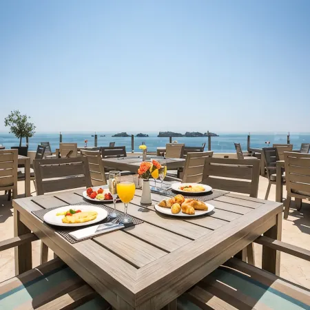 Royal Ariston Hotel