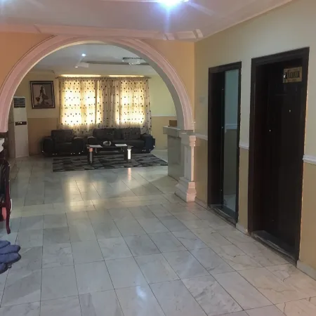 Tomats Inn and Suites
