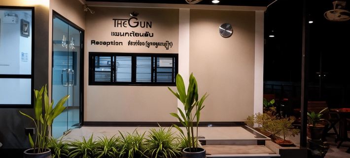 The Gun Hotel Отели в г. Сурин