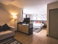 Sinsuvarn Airport Suite Hotel Hotels near The Paseo Mall