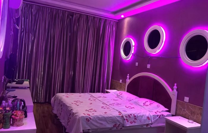 24-hour Hotel