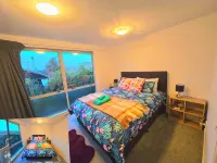 Cosy 2BR Wanaka Apartment – Roy’s Peak View, 10 minutes to Lakefront - Condos