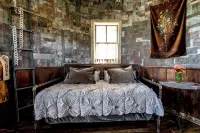 8 Minutes from Round Top!  Your Silo-Bration DestinationCOOP-A-Cabana Silo #3 - 3-Sterne
