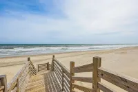 Remodeled Kitchen+Bath / 2Min Walk to Beach / Pool, Pickleball+Tennis / Gameroom