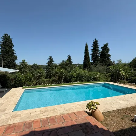 Provencal villa for 10 people with swimming pool and garden in Grasse
