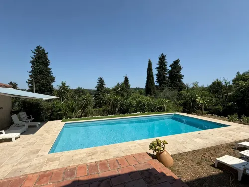 Provencal villa for 10 people with swimming pool and garden in Grasse