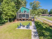 Beautiful lake front cottage, deep water lot with covered dock and amenities. - 4-Star