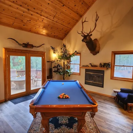 WhereGroupsGather:Sleeps10•HotTub•FirePit•GameYard