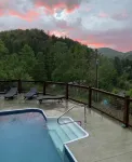 Cozy Retreat with Swimming Pool Nestled Among Mountain Laurels & Sunsets. - Pools
