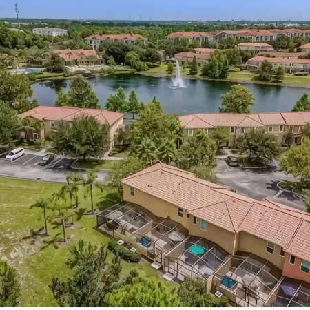 Cozy 2-bedroom townhome in lovely gated community in Kissimmee- Close to Disney.
