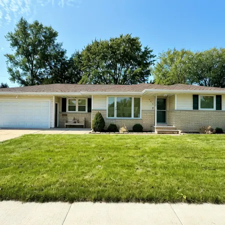 Steps to Titletown District- Spacious 4-bedroom  with large patio, heated garage