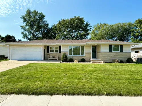 Steps to Titletown District- Spacious 4-bedroom  with large patio, heated garage
