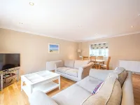 10mins to St Andrews & Dundee. 5mins to Tentsmuir Forest and beach. Hotels in Leuchars