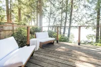 New! Cozy Waterfront A-Frame, Private Beach, Pet Friendly. - 4-Star