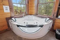 Charming 5-bedroom Cabin with Movie Theater, Hot Tub, and WiFi - Hot Tub