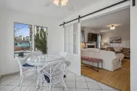 Oceanblock 4 bed / 4 full baths with Courtyard, Outdoor Shower, 2 Decks - 4 stjerner