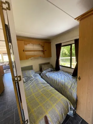 Pet/Dog Friendly Rural Lodge, with Fenced Garden Area, Nr Beaches, Woodlands - 2-Star