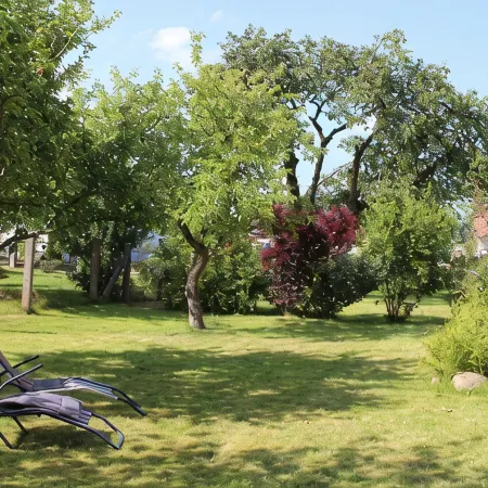 Small isolated cottage on a large meadow and orchard land Отели в г. Путбус
