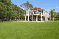 Waterfront Outdoor Bar, Game Room, Fire pit, Grill, Fishing Bay St. Louis Home - 4 stjerner