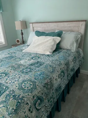 Upstairs 3 Br, 2 Bath Home, 150 Yds from Beach with Beautiful Clear Water.  호텔