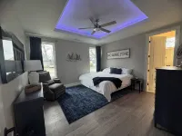 Sunset Retreat-Luxury 4Br, 4.5BA Waterfront, Boat Lift, Best Sunset on the Lake! - 4-Star