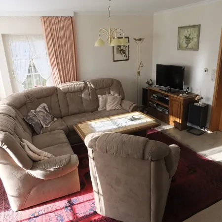 Beautiful, lovingly decorated octagon. House, well maintained. garden