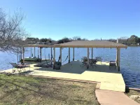 Firefly Cottage - Lakefront Cottage with Huge Dock on Quiet Cove - 3 tähden