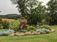 Guesthouse with fresh country air, beautiful views. 25 minutes from Eau Claire. - 2-Star