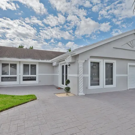 Spacious 4 bedrooms, 2 bathroom house with pool