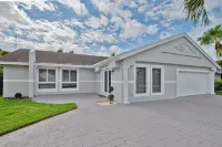 Spacious 4 bedrooms, 2 bathroom house with pool