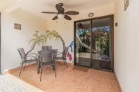 Seaside Solace - 2 Bedrooms 500 Meters To Beach