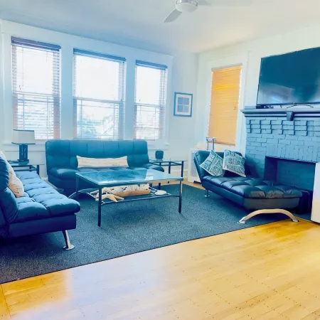 ACROSS from Ventnor BEACH BLOCK! 2 bd -and 2 ba unit  - 8th house from beach.
