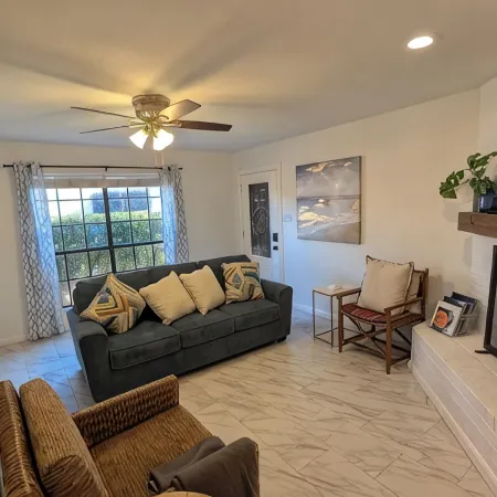 Charming and Quiet Townhome Conveniently located