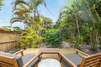 Charming 3-bedroom house with WiFi, AC in welcoming Lake Worth Beach - 4-Star