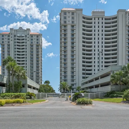 PENTHOUSE - TOP FLOOR - BEACHFRONT & CHAIRS - POOL - BALCONY - GYM-NEW ELEVATORS