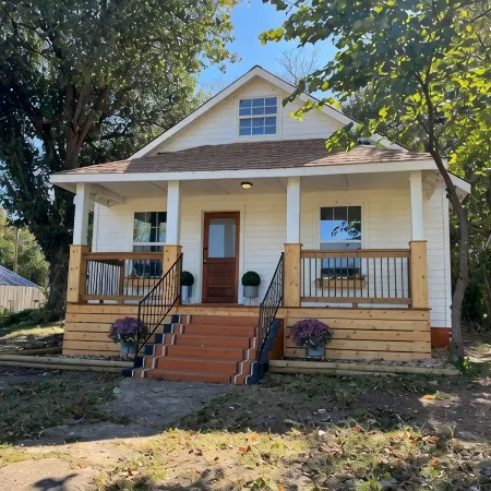 The Archer House - 1 Block from Spring River. 2 Bedrooms + Loft Bedroom!
