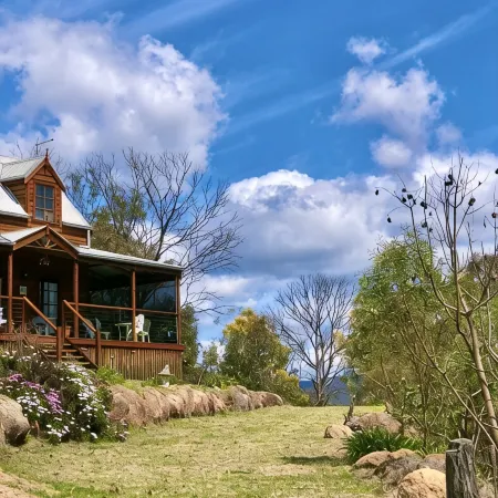 Loft Haven at Girraween Full house 1 bedroom with queen bed near National Parks
